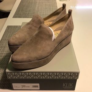 KLIK Natural suede shoes/sand-grey color